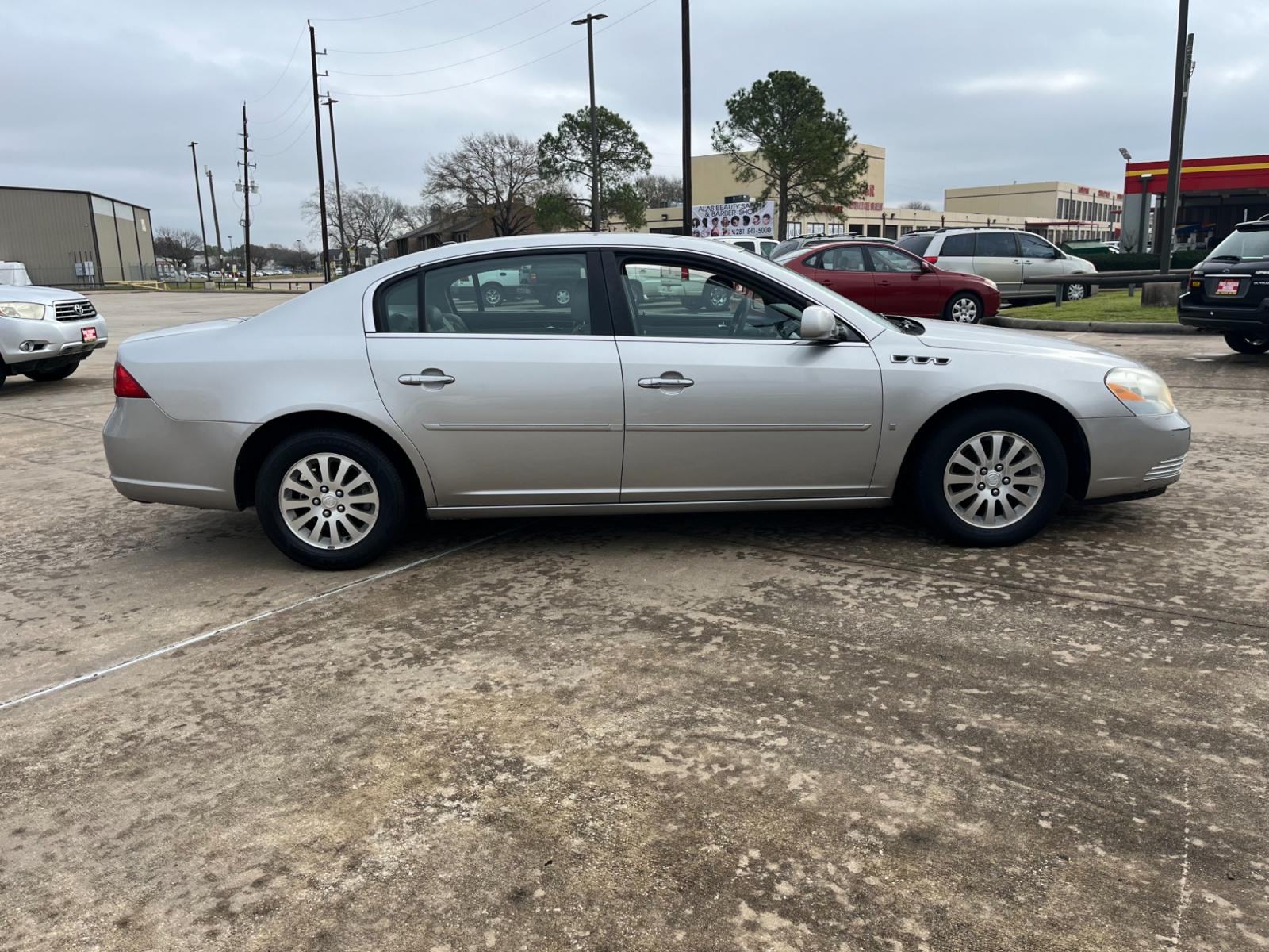 2006 SILVER /gray Buick Lucerne CX (1G4HP57266U) with an 3.8L V6 OHV 12V engine, 4-Speed Automatic Overdrive transmission, located at 14700 Tomball Parkway 249, Houston, TX, 77086, (281) 444-2200, 29.928619, -95.504074 - Photo #7
